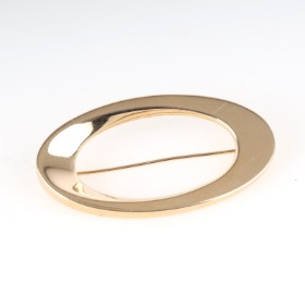 Hans Hansen: An oval brooch of 14k gold.