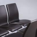 Arne Jacobsen. Et sæt på seks 'Oxford' lavryggede stole. 'Brown label', brun læder (6)