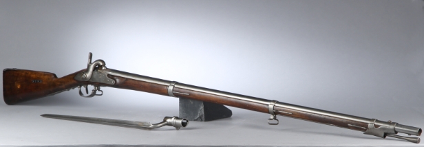 Dansk gevær model 1822 stemplet Livgarden, med bajonet