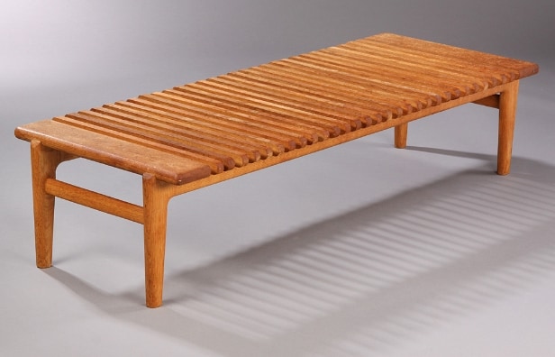 Hans J. Wegner for Johannes Hansen. Bænk af egetræ, 'Tremmebænken'