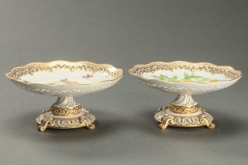 Royal Copenhagen. To opsatser af porcelæn (2)
