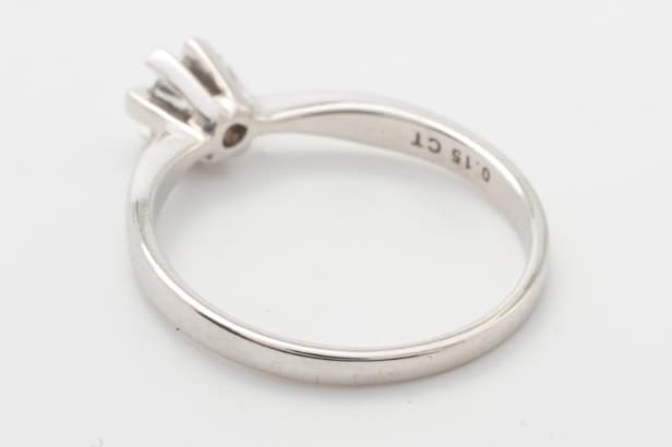 Solitaire ring with brilliant-cut approx. 0.15 ct. 14 kt. white gold, size 52