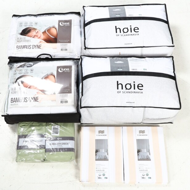 En samling Bambus og fiber dyner og hovedpuder samt linned. (7)