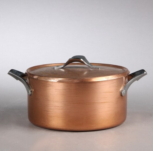 Henning Koppel for Georg Jensen m.fl. En samling pander/gryder af kobber (5)
