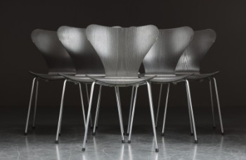 Arne Jacobsen. Seks spisestole model 3107, grålaserede (6)