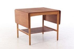 Hans J. Wegner. AT 32 Folding table. Teak and beech wood.