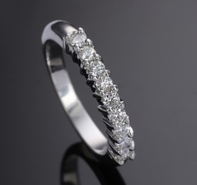 Half-alliance ring of 14 kt. white gold, total approx. 0.45 ct.