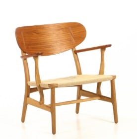 Hans J. Wegner. Lænestol af teak og egetræ, model 'CH-22'