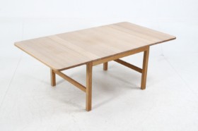 Hans J. Wegner. Oak coffee table