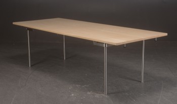 Hans J. Wegner. Dining table with two extension leaves, model CH 318 (1+2)