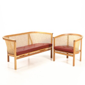 Rud Thygesen & Johnny Sørensen. 'Kongeserien'. Sofa & lænestol / armstol, model 7702 & 7701. (2)