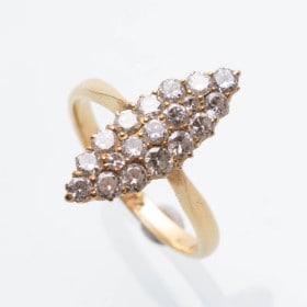 Vintage ring af 18 kt guld med 19 brillantslebet diamanter, ca. 0.51 ct.