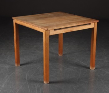 Haslev Møbelsnedkeri. Spisebord af egetræ m/ klapper, model 511 (1+2)