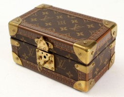 kølig Forvirret gennembore Louis Vuitton. Rejse beautybox / smykkeskrin - Lauritz.com