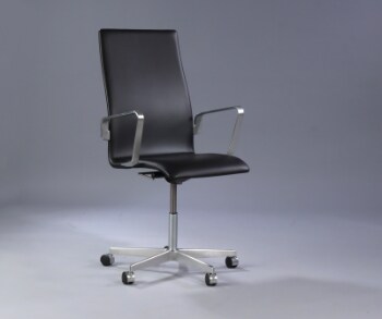 Arne Jacobsen. Oxford kontorstol, model 3291 Sort læder.