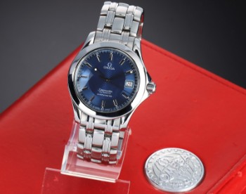 Omega Seamaster Chronometer. Herreur i stål med blå skive med dato, ca. 2006