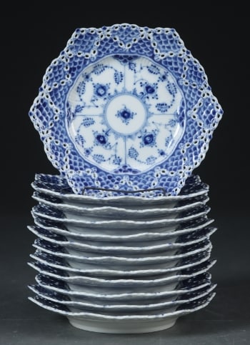 Royal Copenhagen. Musselmalet helblonde sidetallerkener, 1. sort. (12)