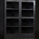 Vitrineskab i metal. Rustikt look. Industrielt design