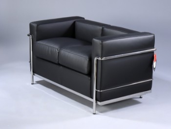 Le Corbusier. LC2-2 Fritstående to-pers. sofa i sort læder med certifikat