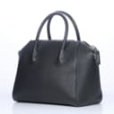 Givenchy: Small 'Antigona' taske af sort grained læder.