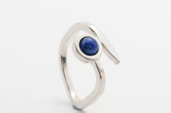 Christine Bukkehave ring med lapis lazuli, sterling sølv, str. 60