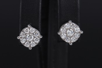 Et par roset-diamantørestikker af 18 kt. hvidguld, i alt ca. 0.62 ct. (2)