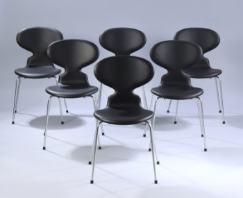 Arne Jacobsen. Et sæt på seks stole, Myren, model 3101, sort anilin læder. (6)