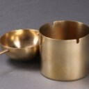 Arne Jacobsen. Stelton vippe askebæger af messing 