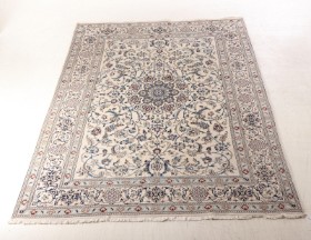 Persian Nain rug, 340 x 244 cm.