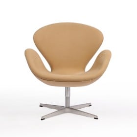 Arne Jacobsen. 'Svanen' lænestol betrukket med lyst alcantara, model 3320 (2018)