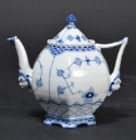 Royal Copenhagen / Kgl. P. Musselmalet Helbonde. Tekande / tepotte med låg, porcelæn, nr. 1119 1. & 2. sort. 