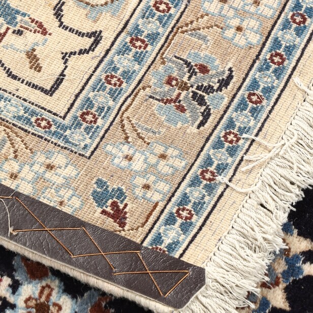 Persian Nain with medallion, 374 x 232 cm.