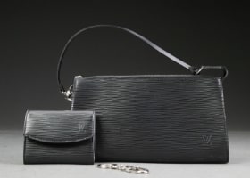 Louis Vuitton Pochette taske og pung, sort læder (3) Denne vare sat til omsalg under nyt varenummer 5082003 - Lauritz.com