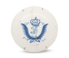 St. Kongensgade faience: The plate decorated with monogram