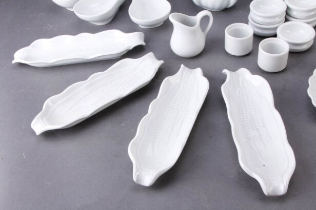 Pillivuyt. Stel af porcelæn (57)