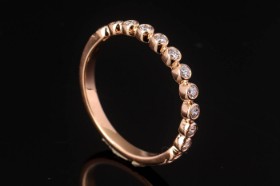 Ring af 14 kt. rosaguld med brillanter. str. 54