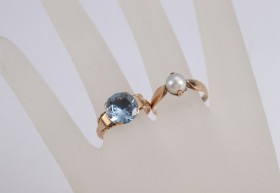 Two vintage rings in 14 kt. gold with pearl and spinel (2)