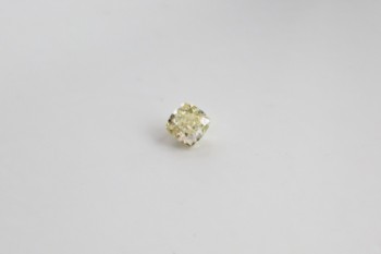 Unmounted Square radiant cut diamond of 0.75 ct