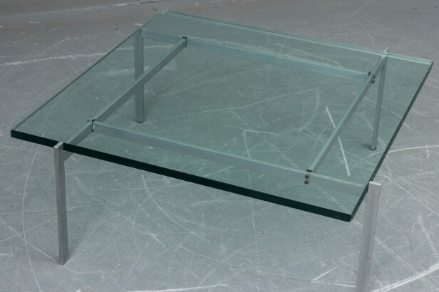 Poul Kjærholm. Sofabord med glasplade, model PK-61 