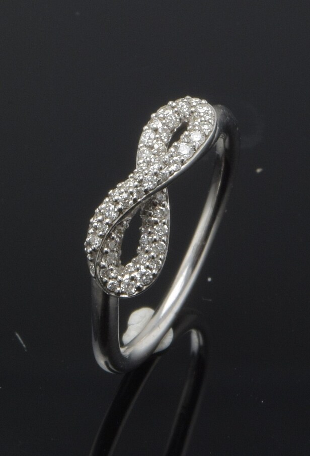 Georg Jensen, Infinity,  ring med brillanter Denne vare er sat til omsalg under nyt varenummer 4970530