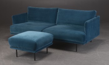 Aero II. Tre personers pers. sofa med puf (2)