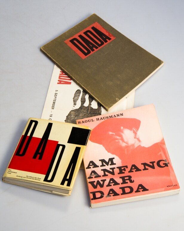 Konvolut Dada-Literatur, Hausmann: Am Anfang war Dada 1957, Katalog und Ausstellungsplakat Kunstverein Düsseldorf 1958, Arp/ Tzara: Die Geburt des Dada (4)