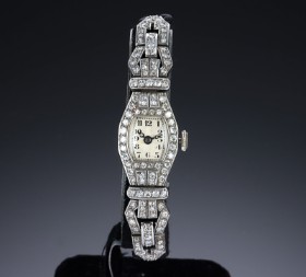 Art Deco dameur i 18 kt. hvidguld med talrige diamanter, ca. 1920-30'erne