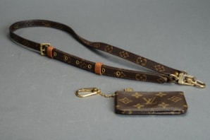 Svare kolbøtte Klappe Louis Vuitton. Nøglepung og keyhanger (2) - Lauritz.com