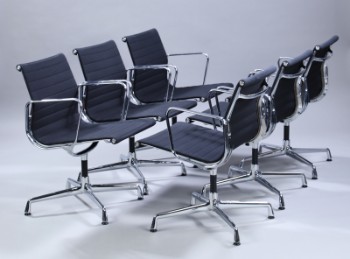 Charles Eames. Et sæt på seks armstole, model EA 108, sort hopsak. (6)