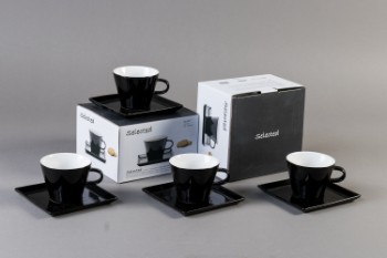Aida : Parti Selected Square kaffekop/undertallerken i sort og hvid ( 90 gaveæsker)