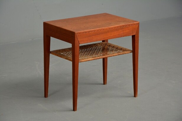 Severin Hansen Side /  Sengebord af teak m. flet - haslev Møbelfabrik