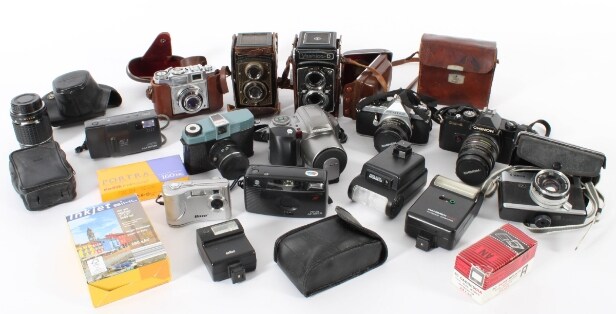 Collection of photographic equipment Rolleicord, Yashidca-D, Pentax Zeiss (+20)
