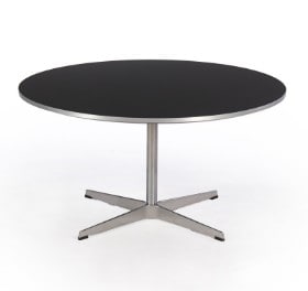 Arne Jacobsen. Lounge sofabord med sort plade, Ø 90 cm