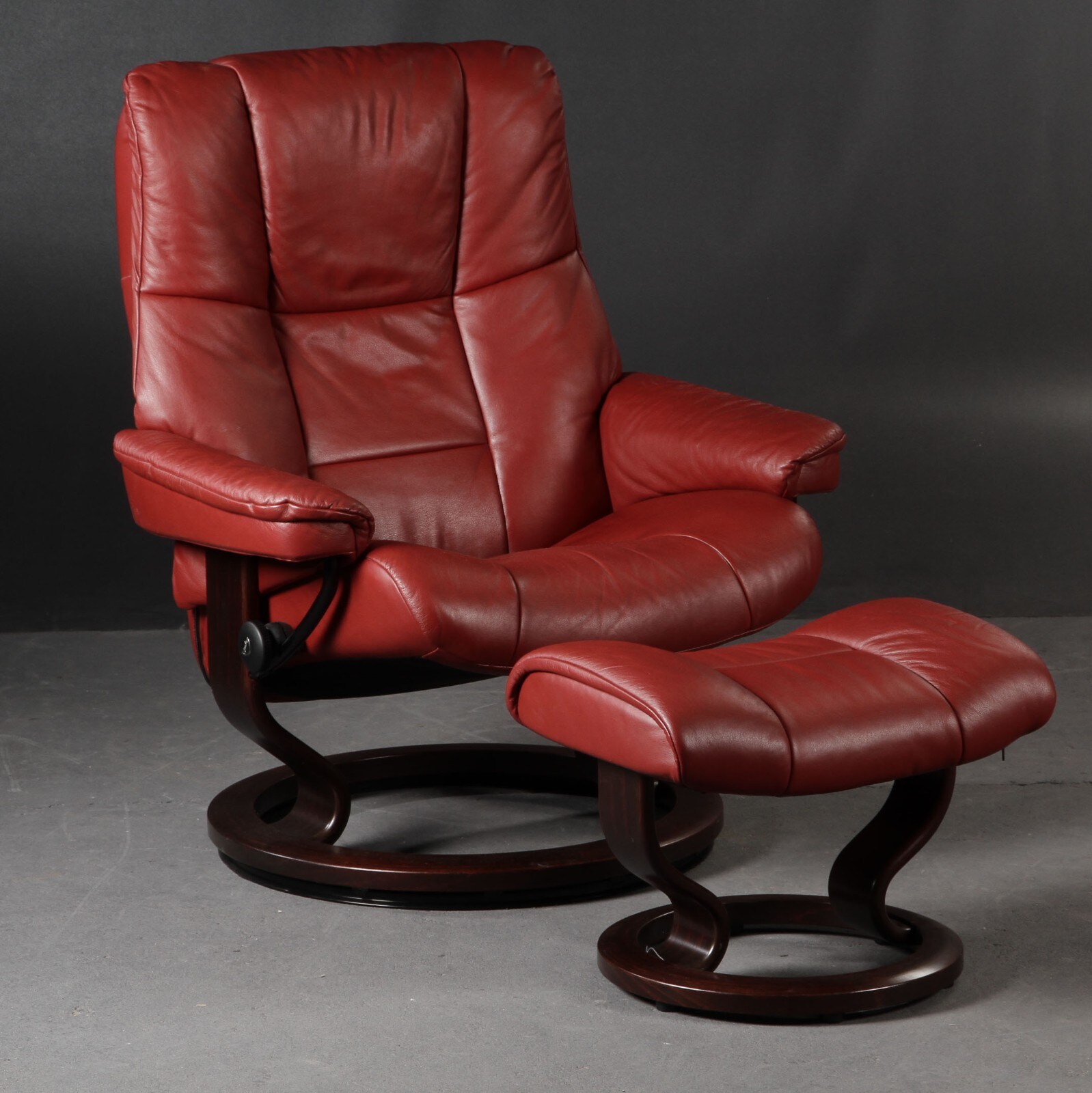 Ekornes. Stressless, lænestol med skammel, vinrød læder (2)